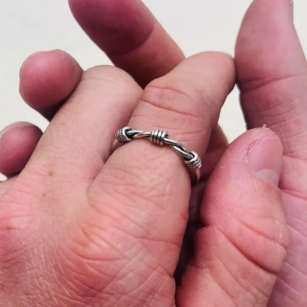 Y2K Vintage Silver Barbed Wire Ring – Adjustable Size, Unisex, Brand New